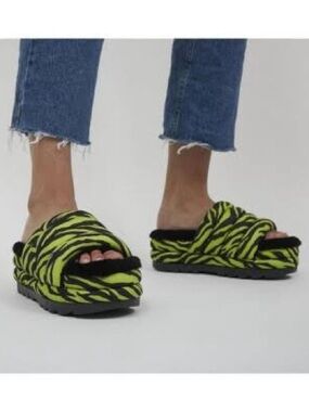 UGG Neon Green and Black Tiger Print Maxxi Slides size 9